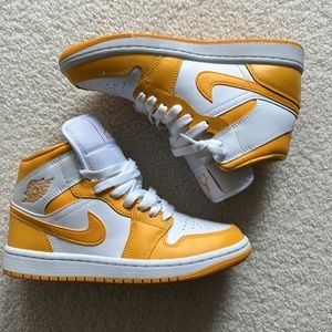 Women’s Air Jordan 1 Mid University Gold